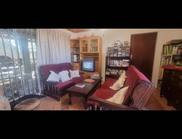 4 BEDROOM HOUSE FOR SALE IN FRAAIUITSIG